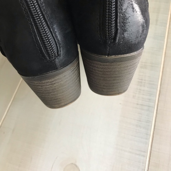 Fergalicious 8.5M Bandana Black Ankle Booties - Picture 7 of 8